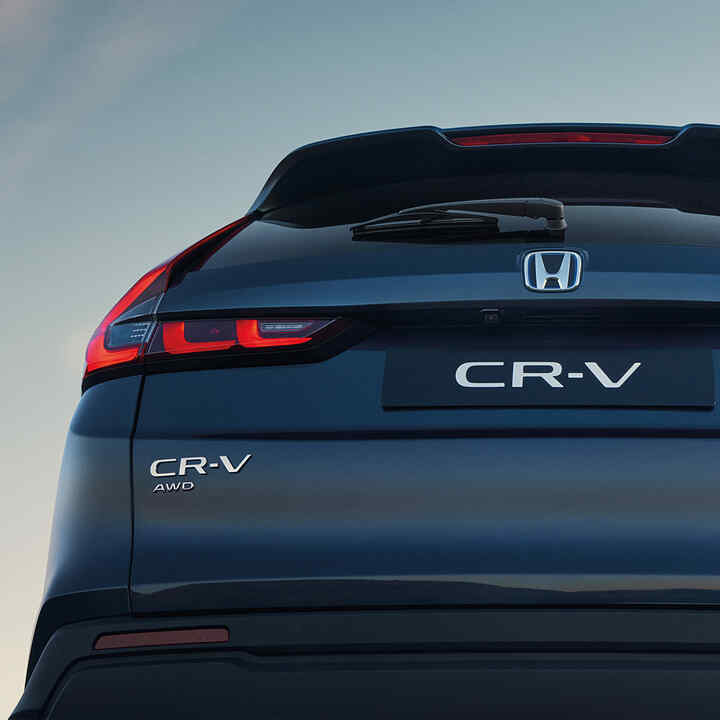 Közelkép a Honda CR-V Hybrid hátuljáról.