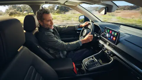 CR-V Hybrid SUV közelkép a belső műszerfalról.