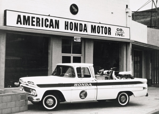 Az első Honda-kereskedés Amerikában.