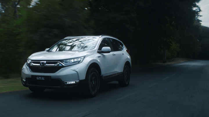 A Honda CR-V Hybrid oldalról.