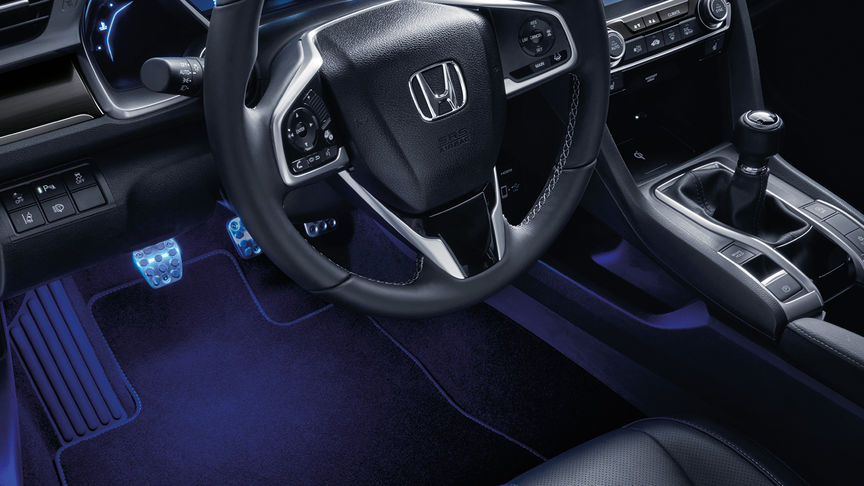 Az ötajtós Honda Civic belső tere az Illumination csomaggal.