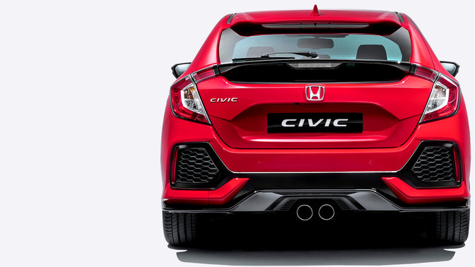 A Honda Civic hátulról.