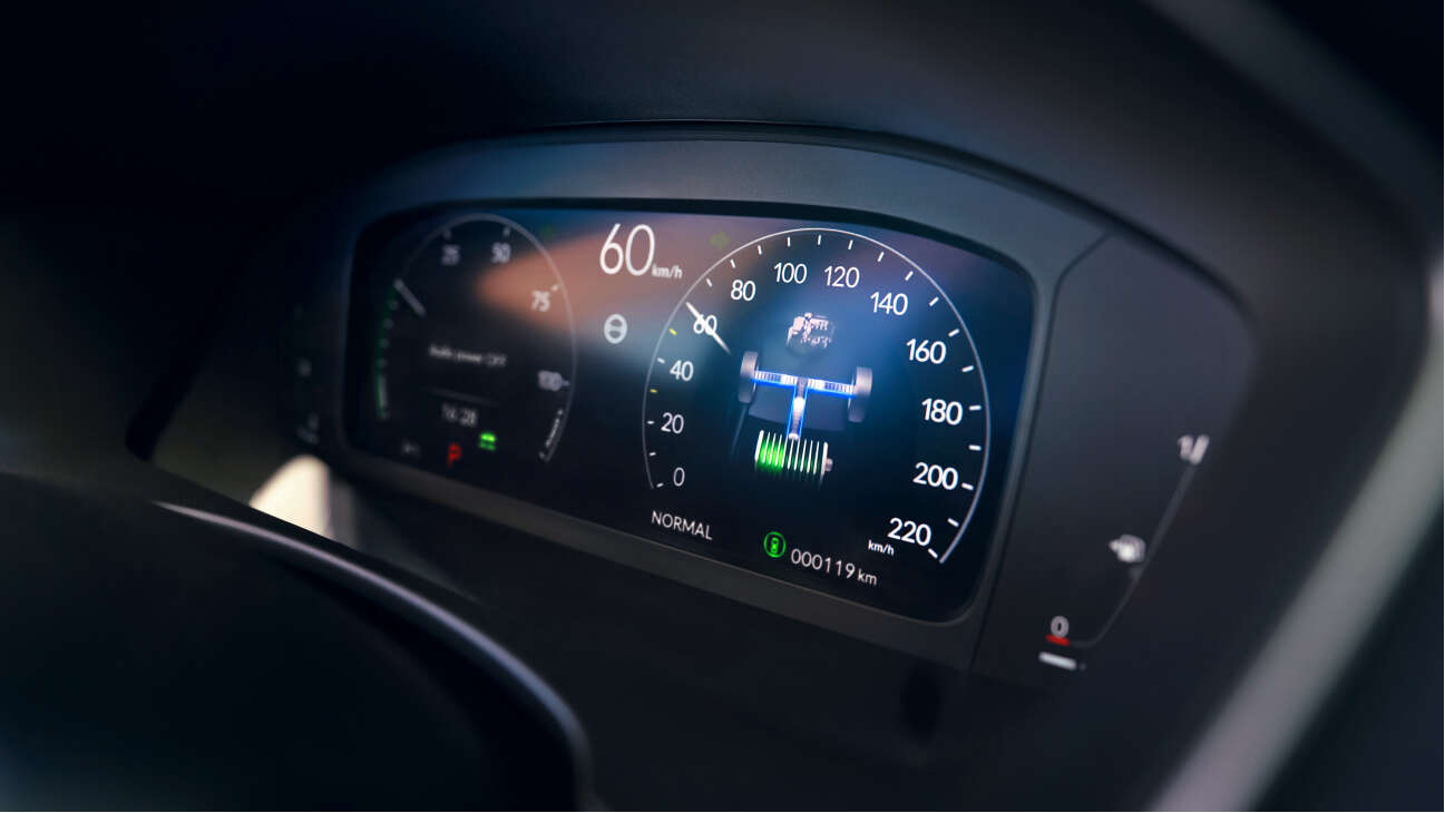 Közelkép a Honda Civic e:HEV 10,2"-os digitális kijelzőjéről.