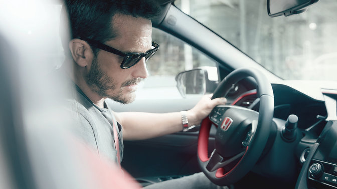 A Honda Civic Type R hangvezérlésű fedélzeti rendszere.