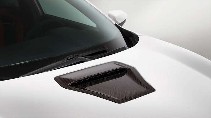 Közelkép a Honda Carbon motorháztetőről.