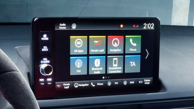 Közeli kép a Honda Civic Type R 9"-os érintőképernyőjéről.