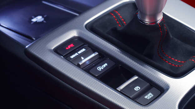 Közeli kép a Honda Civic Type R vezetési üzemmódok beállítására szolgáló paneléről. 