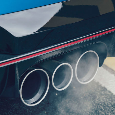 Közelkép a Civic Type R kipufogójáról.