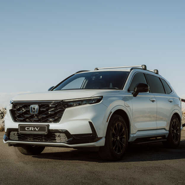 Christian Horner a Honda Hrybrid SUV belsejében