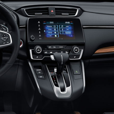 A Honda CR-V 7 hüvelykes információs és szórakoztató rendszere oldalról.