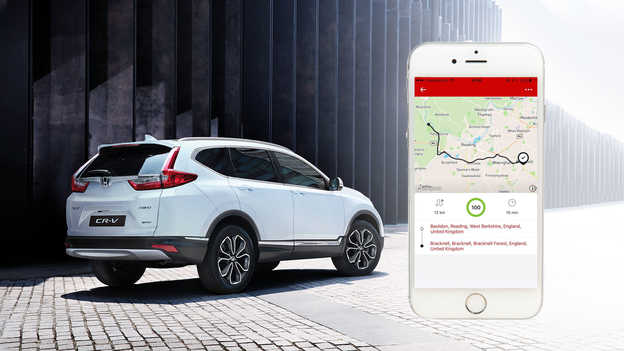 My Honda App egy kézben tartott telefonon