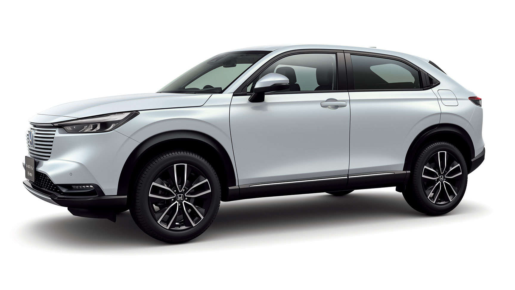 Elölről készült háromnegyedes stúdiófelvétel a Honda HR-V autóról