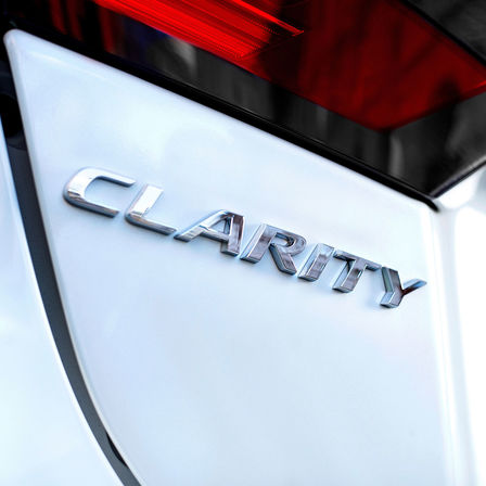 A Honda Sports EV Concept el&ouml;lről h&aacute;romnegyedes n&eacute;zetben.