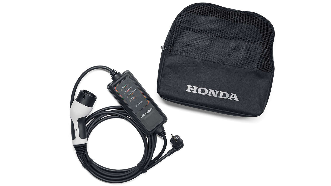 Közelkép a Honda e töltő 2. típusú töltőkábeléről.