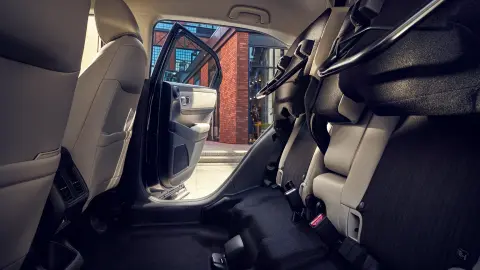Közelkép a HR-V Hybrid hátsó üléseiről.