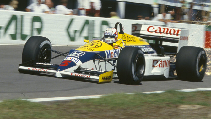 Keke Rosberg egy Honda motorral szerelt Williams volánja mögött első helyen ért célba az amerikai, dallasi nagydíjon.