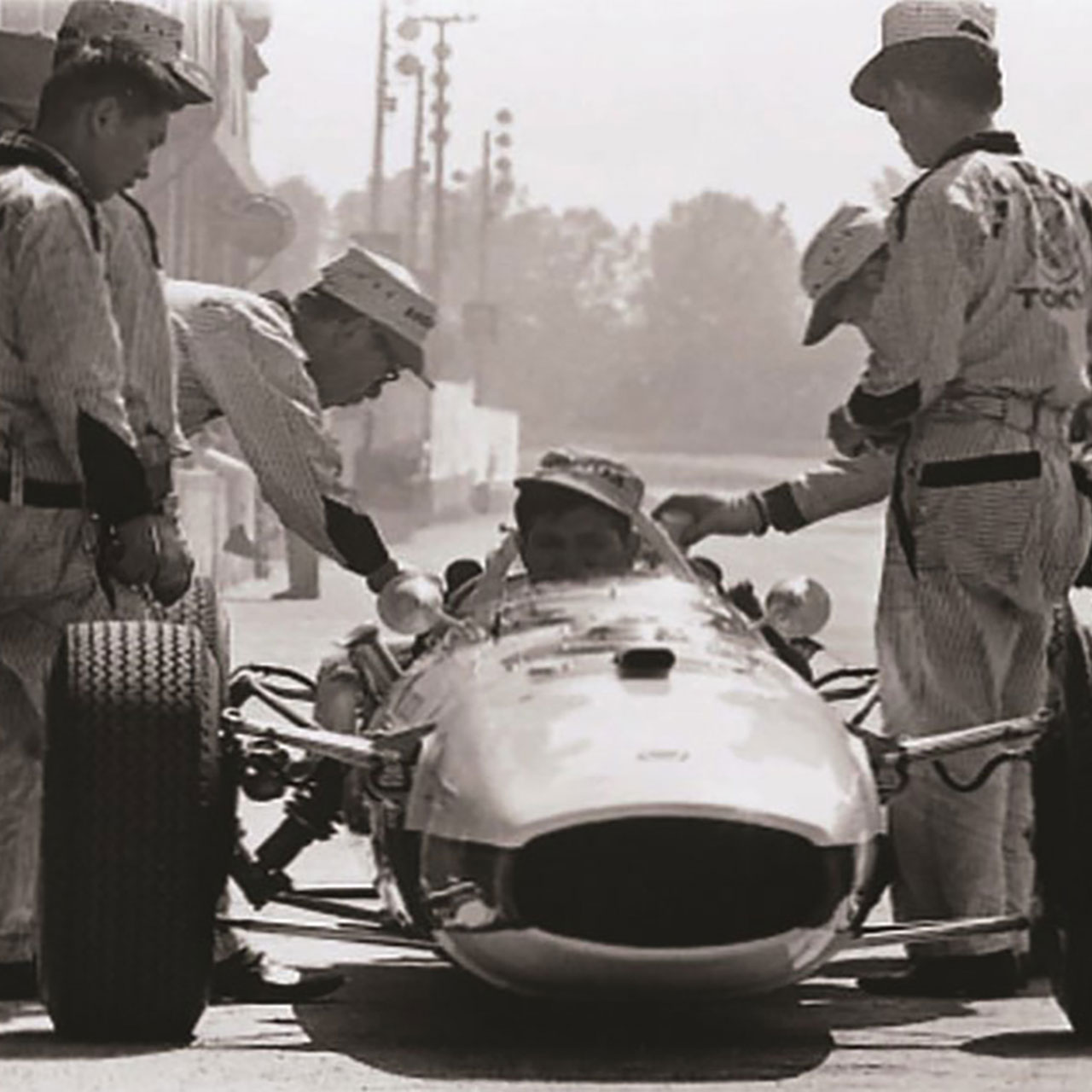 Soichiro Honda az első Forma-1-es futamunkon a német nagydíjon, 1964-ben.
