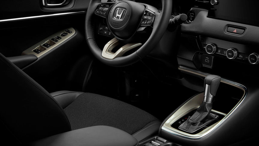Honda HR-V Hybrid – Ilmenit Titanium utastér felszereltségi csomag