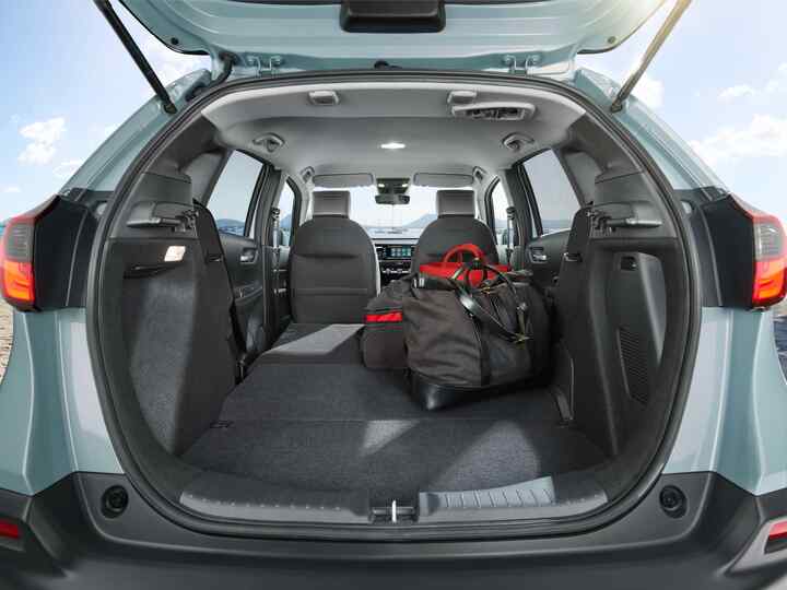 A Honda Jazz csomagtartója lehajtott hátsó ülésekkel, így nagyobb tárolókapacitás érhető el