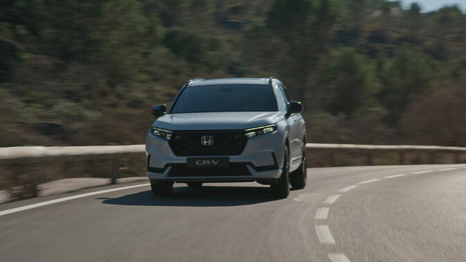 CR-V – Aktív Kanyarfényszórók* 