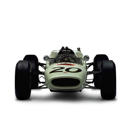 F1-es Honda versenyautó elölről.