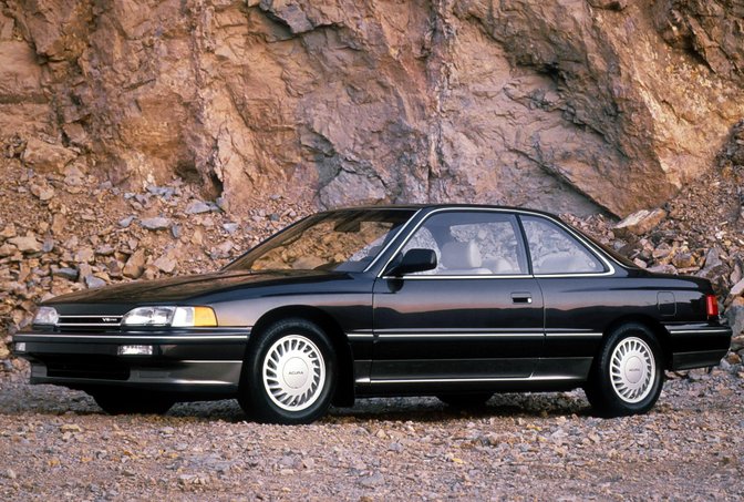 Honda Acura Legend Coupe oldalnézetből.