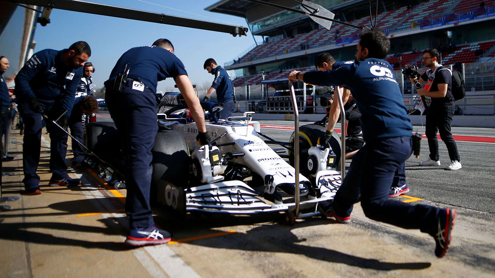 A Scuderia Toro Rosso versenyautója.