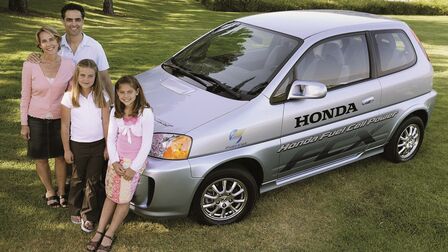 Az első család, amely Honda FCX-et vásárolt.