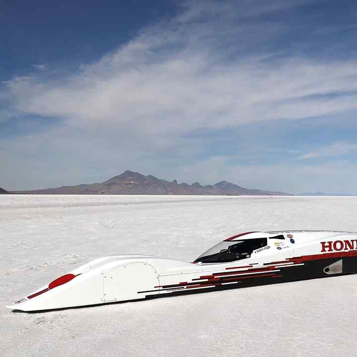 A Honda S Dream Dreamliner a Bonneville sós síkságon.