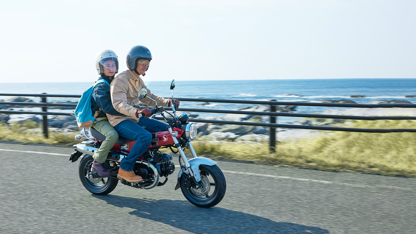 Honda Dax 125 – parti úton, motorossal és utassal