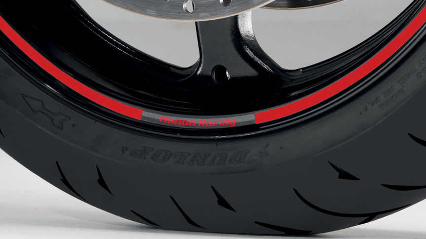 MSX125, Közeli felvétel a motorkerékpár kerekéről Honda matricával.
