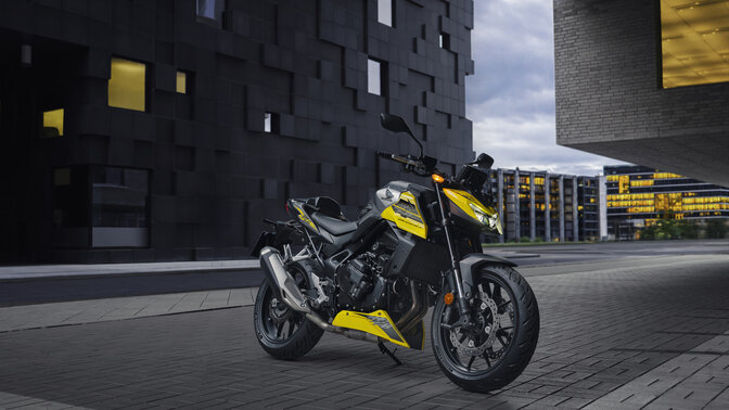 Honda C1000R – motorosokkal, közúton