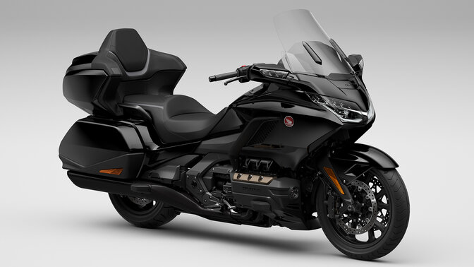 Honda Gold Wing Tour háromnegyedes jobb első stúdiófelvétel