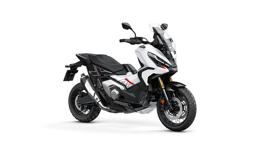 Honda NC750X háromnegyedes jobb első stúdiófelvétel