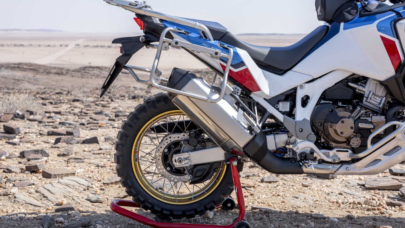 Honda Africa Twin Adventure Sports, közelkép a hátsó kerékről