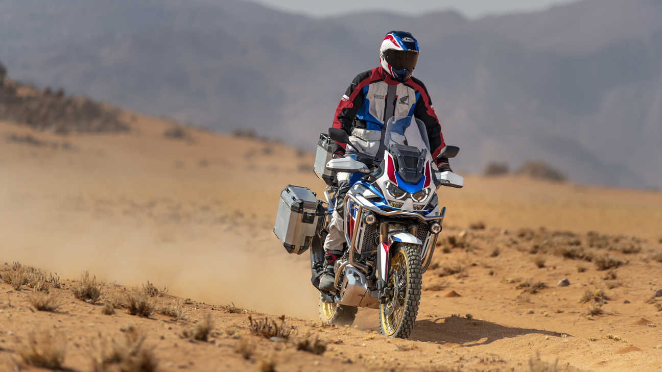 Honda Africa Twin Adventure Sports, közelkép a kormányrúdról