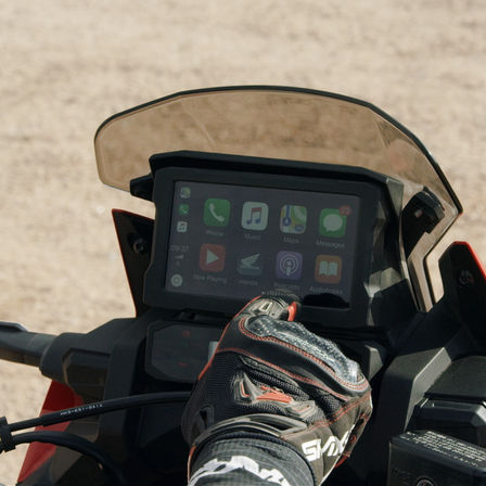 Honda Africa Twin Adventure Sports, közelkép a TFT-kijelzőről