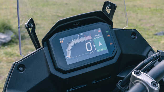 XL750 Transalp TFT-s műszerfala Sport módban, navigációval.