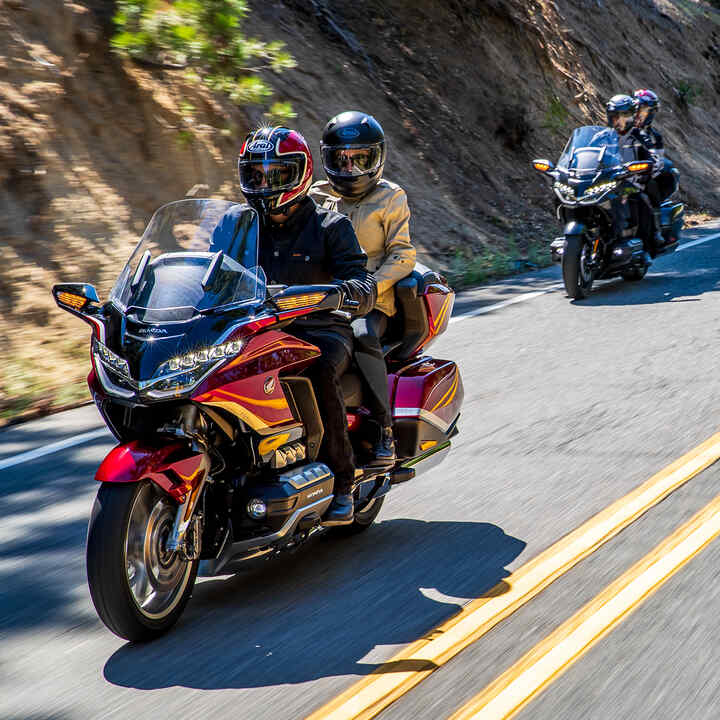 Honda GL1800 Goldwing, motorossal a nyeregben
