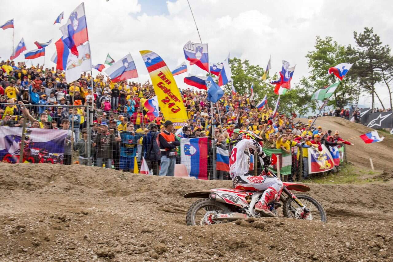 Tim Gajser versenyzés közben