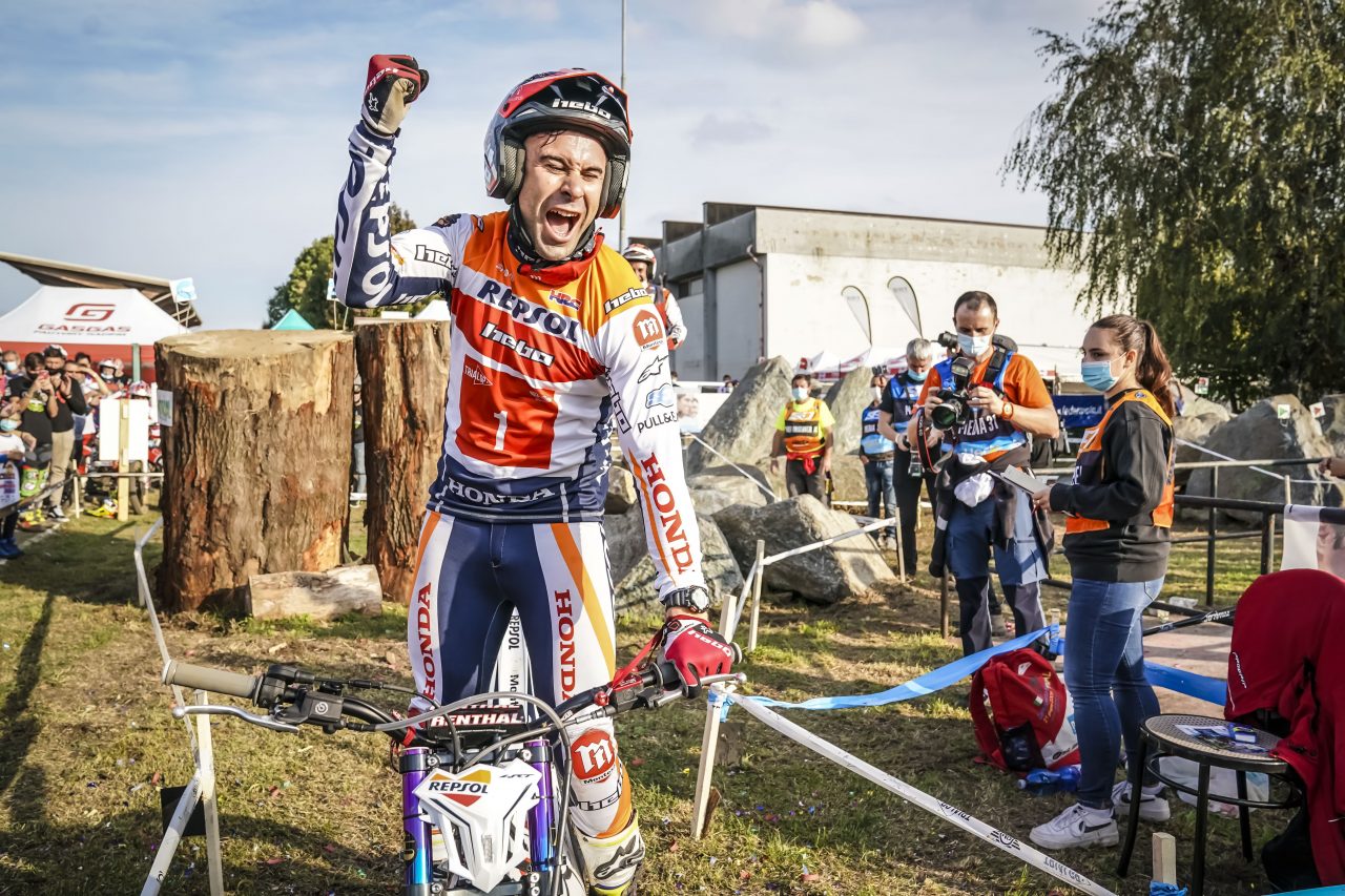 Toni Bou ünnepel.