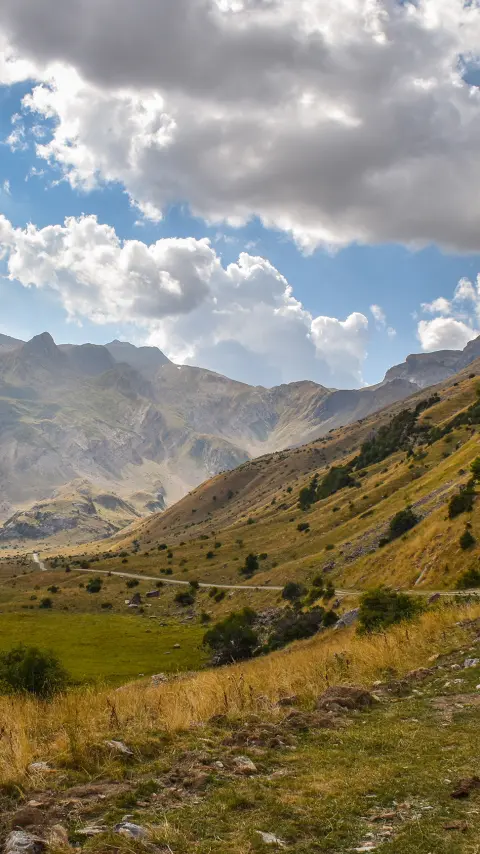 Autópálya az európai Alpokban – Garmisch-Partenkirchen közelében