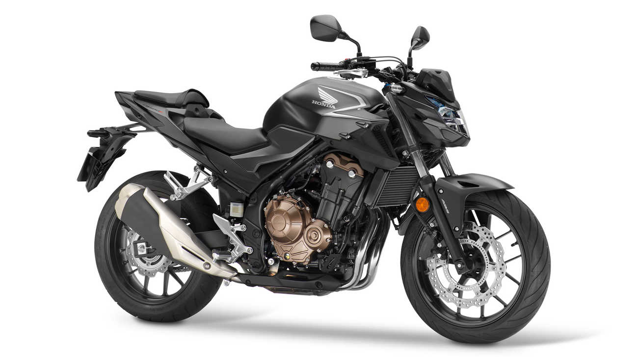CB500F jobb oldalról, stúdióban