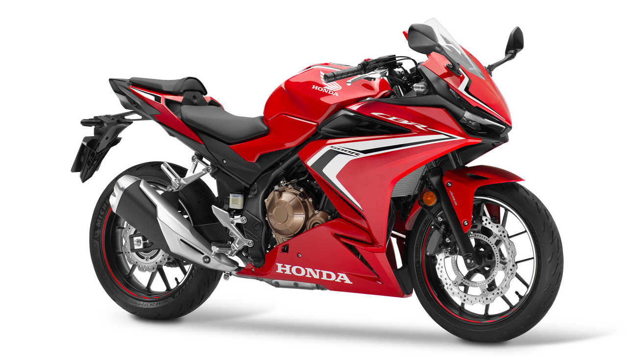 CBR500R jobb oldalról, stúdióban
