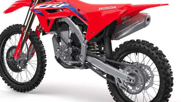 Honda CRF450R alumínium „Twin Spar” váz új, a gyári versenyzők segítségével fejlesztett merevségi egyensúllyal.