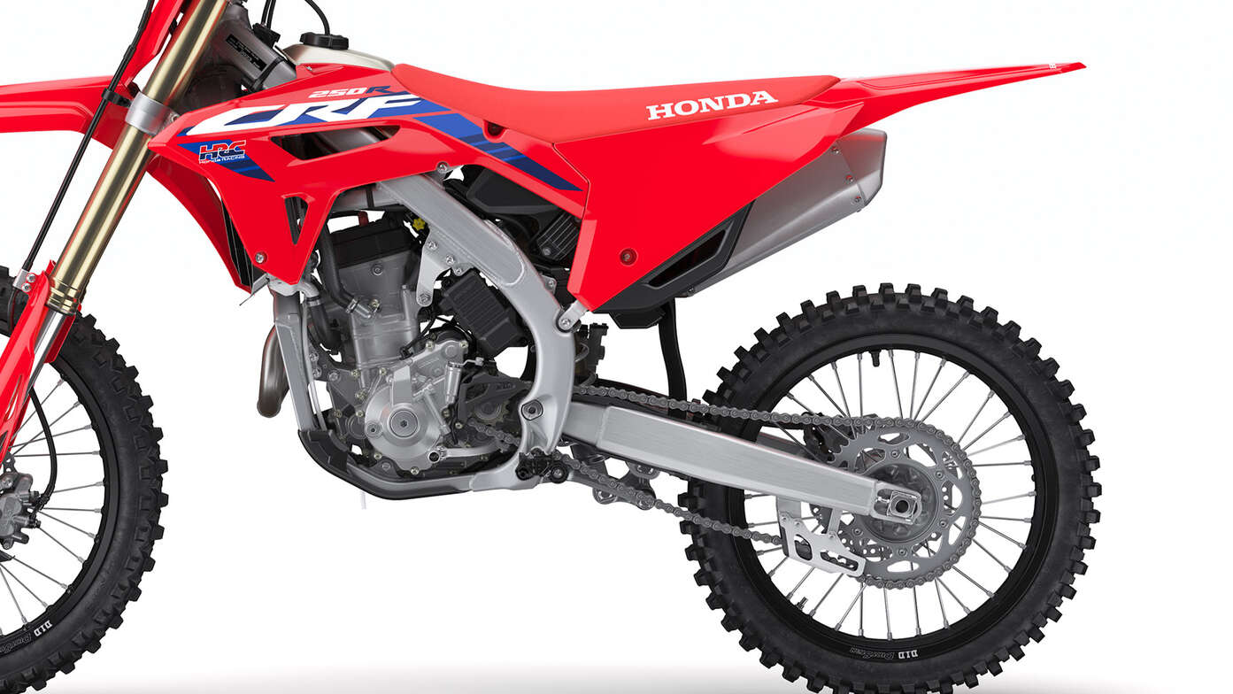 Honda – CRF250R – Gyors kanyarbemenet, még gyorsabb kigyorsítás