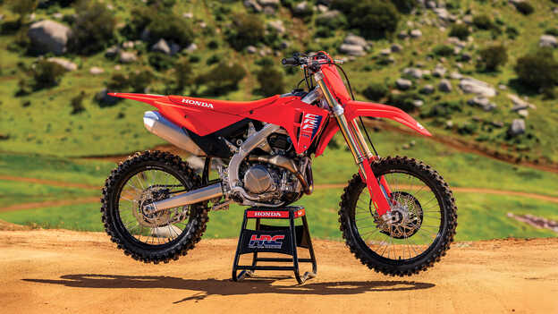 A CRF450R modell átalakított alumínium Twin-Spar váza