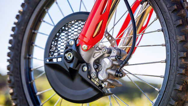 A CRF450R modell HRC-specifikáció szerinti első féknyerge