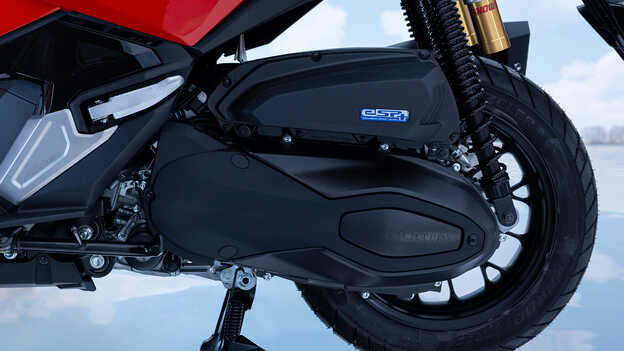 Közelkép a Honda ADV350 hátuljáról.