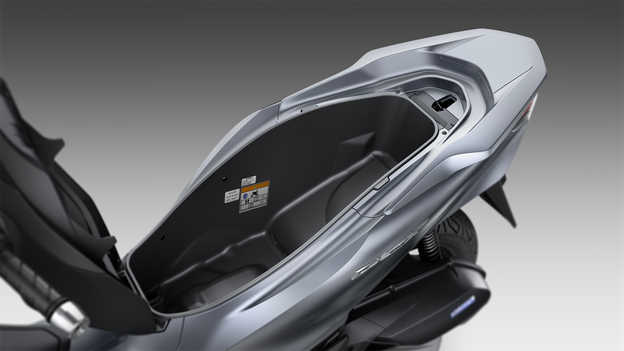 Honda PCX125 – Extra tárhely és USB Type-C töltő